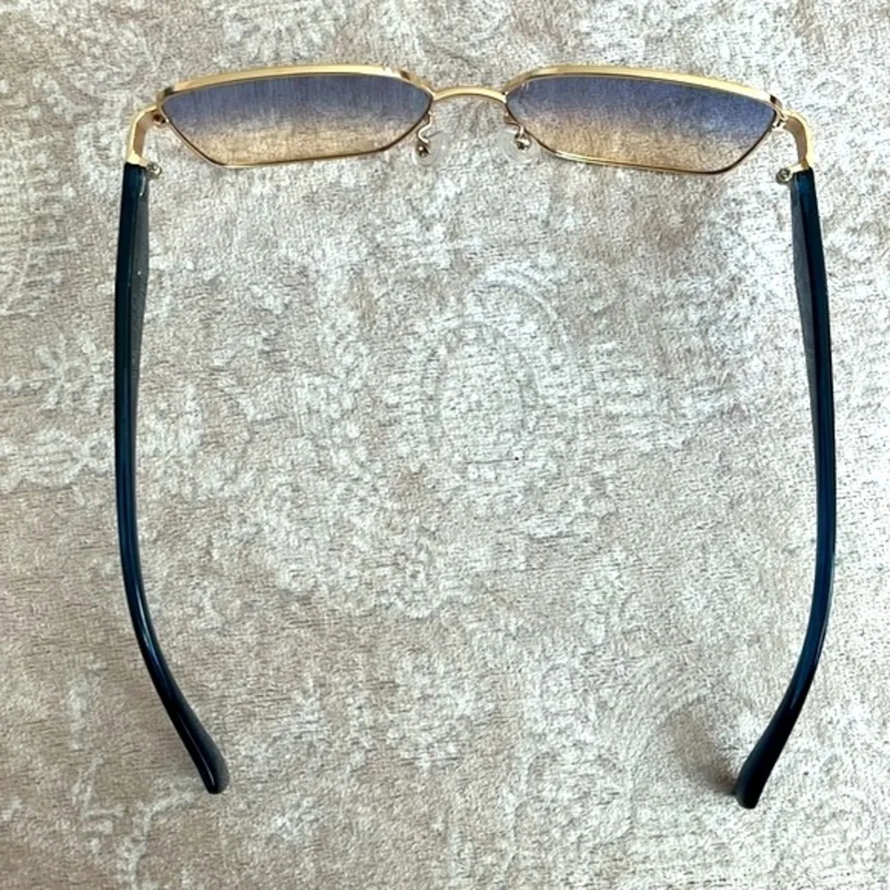 NWOT John Varvatos Square Frame Gold Tone Rim Sunglasses Blue Gradient Lens
